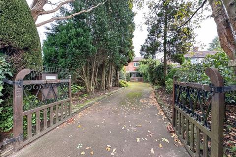 4 bedroom detached house for sale, Holmes Chapel Road, Congleton