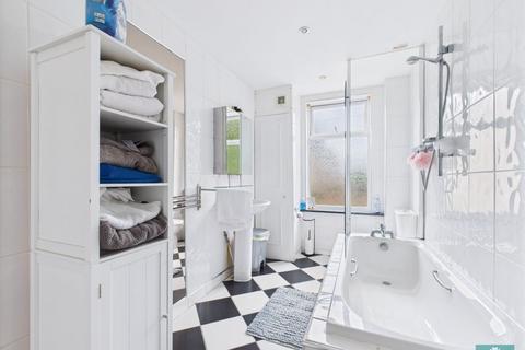 42 Farrow Street, Shaw, Oldham, OL2 7AD