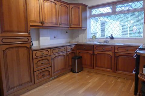 13 Cotswold Avenue, Shaw, Oldham, OL2 7RF