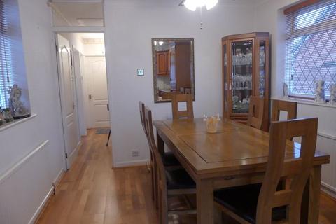 13 Cotswold Avenue, Shaw, Oldham, OL2 7RF
