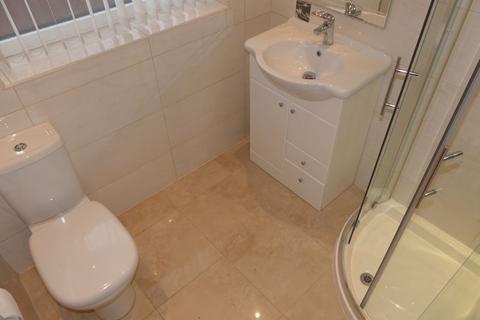 13 Cotswold Avenue, Shaw, Oldham, OL2 7RF