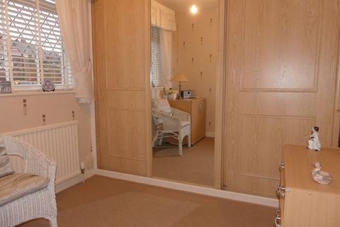 13 Cotswold Avenue, Shaw, Oldham, OL2 7RF