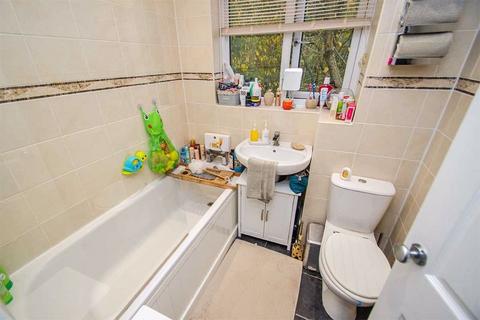 17 Apple Walk, Cannock, WS11 7WQ