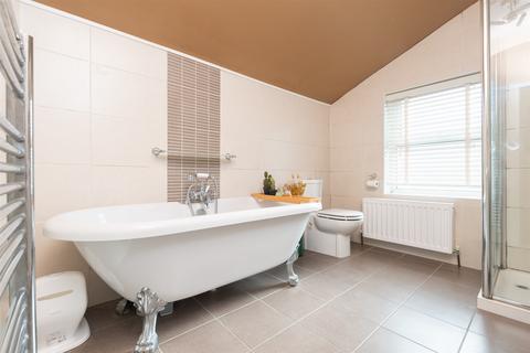 16 Coombe Road, Gravesend, DA12 5PB
