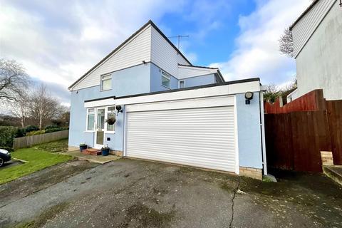 4 bedroom detached house for sale, Finlay Close, Faversham, Kent