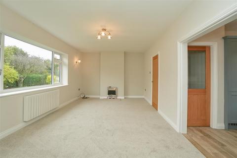 2 bedroom detached bungalow for sale, Thirsk Road, Easingwold, York YO61 3HJ