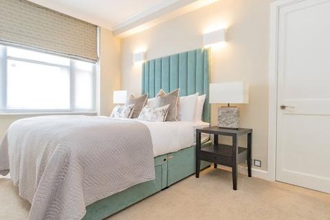 3 bedroom property to rent, Hill Street, London