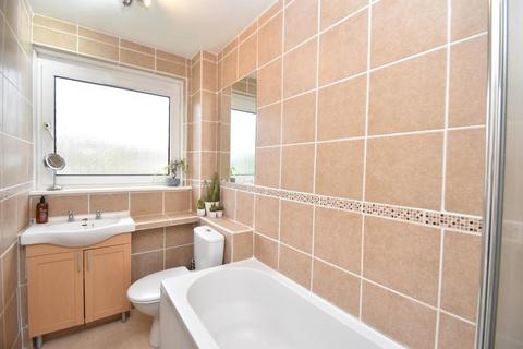 2/2, 10 Heathcot Place, Glasgow, G15 8NZ