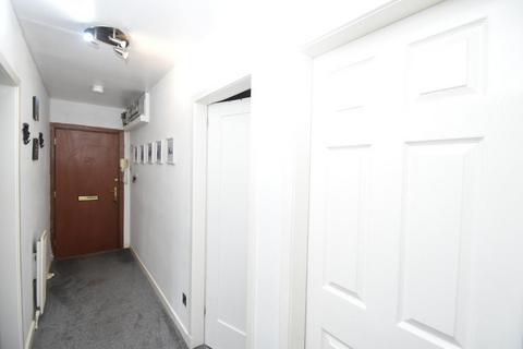 2/2, 10 Heathcot Place, Glasgow, G15 8NZ