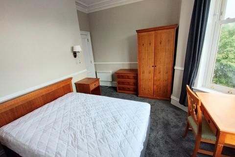 3 bedroom flat to rent, Whitehall Place, Aberdeen, AB25