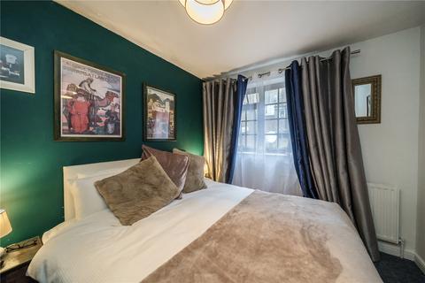 2 bedroom end of terrace house for sale, Burlington Mews, London W3