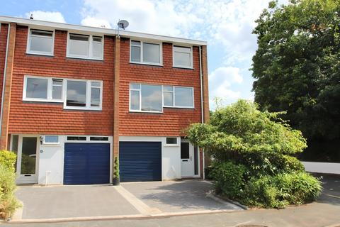 2 Ridgemount, Weybridge, KT13 9JD
