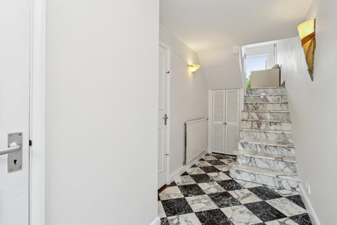 2 Ridgemount, Weybridge, KT13 9JD