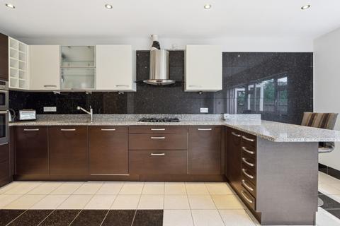 2 Ridgemount, Weybridge, KT13 9JD