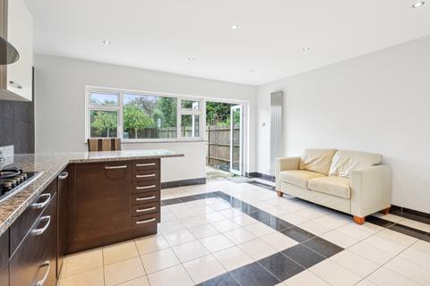 2 Ridgemount, Weybridge, KT13 9JD