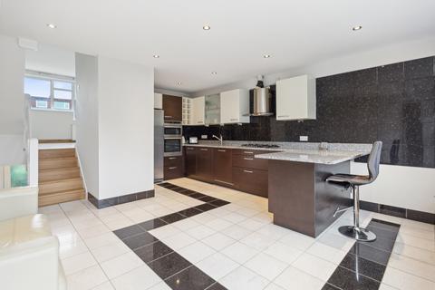 2 Ridgemount, Weybridge, KT13 9JD