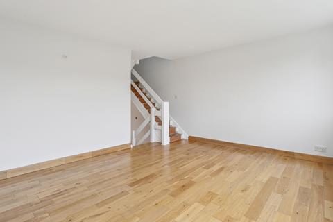 2 Ridgemount, Weybridge, KT13 9JD