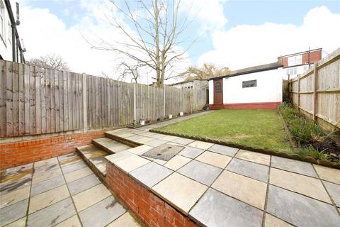 3 bedroom terraced house to rent, Woodend, London, SE19