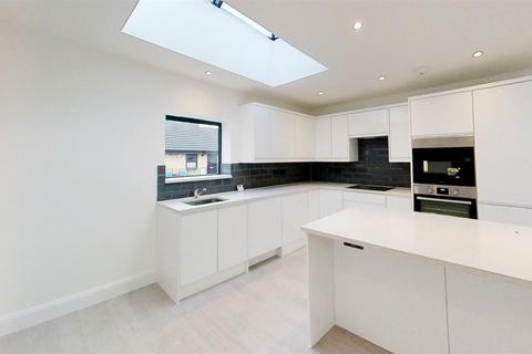 3 bedroom detached house to rent, Edans Court, Shepherds Bush W12