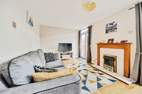 3 bedroom end of terrace house for sale, Bristol Road, Oxfordshire OX26