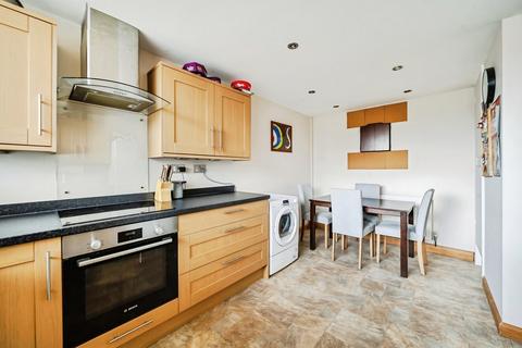 3 bedroom end of terrace house for sale, Bristol Road, Oxfordshire OX26