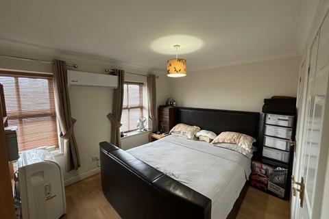 3 bedroom apartment to rent, London N11