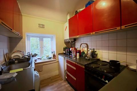 2 bedroom maisonette to rent, Purley CR8