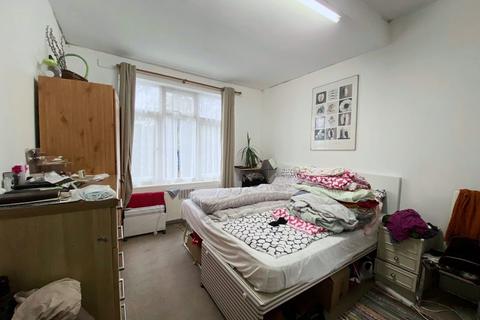 2 bedroom maisonette to rent, Purley CR8