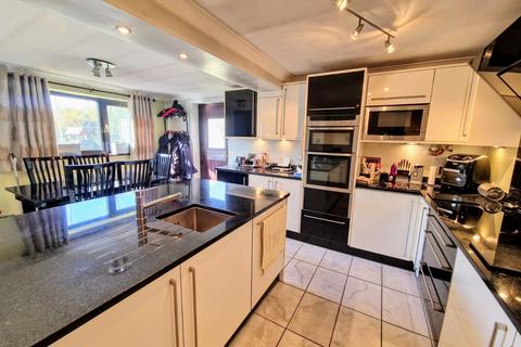 27 Bannister Hall Crescent, Higher Walton, Preston, PR5 4EQ