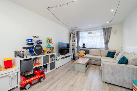 20 Chestnut Close, Carshalton, SM5 2AQ