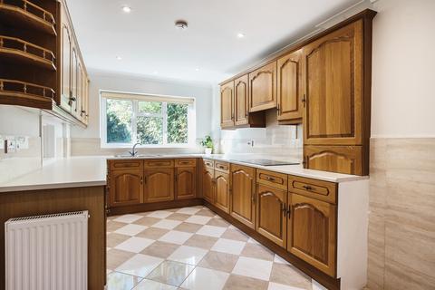 42 Balmoral Way, Sutton, SM2 6PD