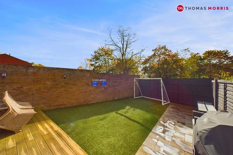 4 bedroom end of terrace house for sale, Essex Road, Cambridgeshire PE29