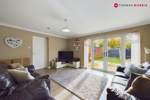 4 bedroom end of terrace house for sale, Essex Road, Cambridgeshire PE29