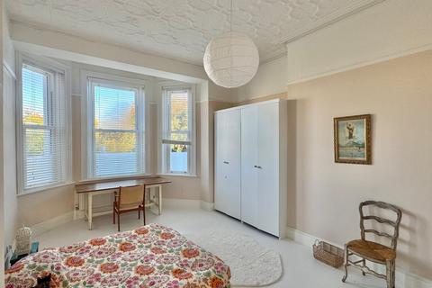 Flat A, 41 Augusta Gardens, Folkestone, CT20 2RS