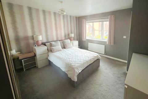 4 bedroom detached house for sale, Spindle Close, West Yorkshire WF12