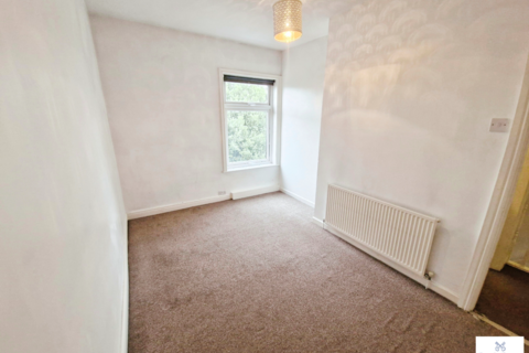 3 bedroom terraced house to rent, Victoria Avenue, Greater Manchester WN6