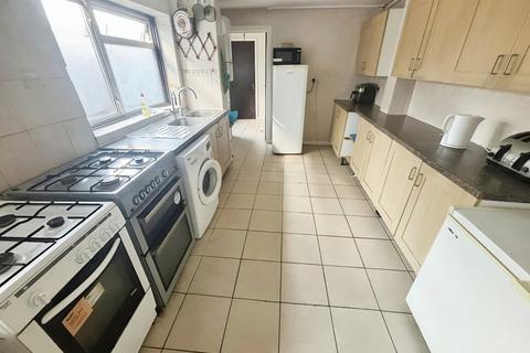 1 bedroom in a house share to rent, Carlyle Road, London E12