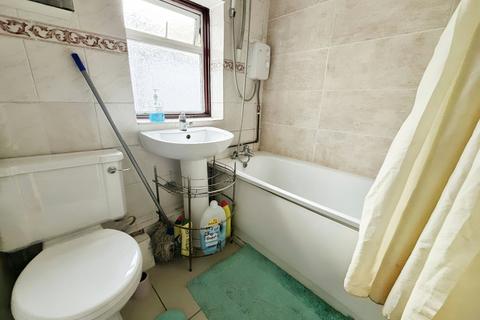 1 bedroom in a house share to rent, Carlyle Road, London E12