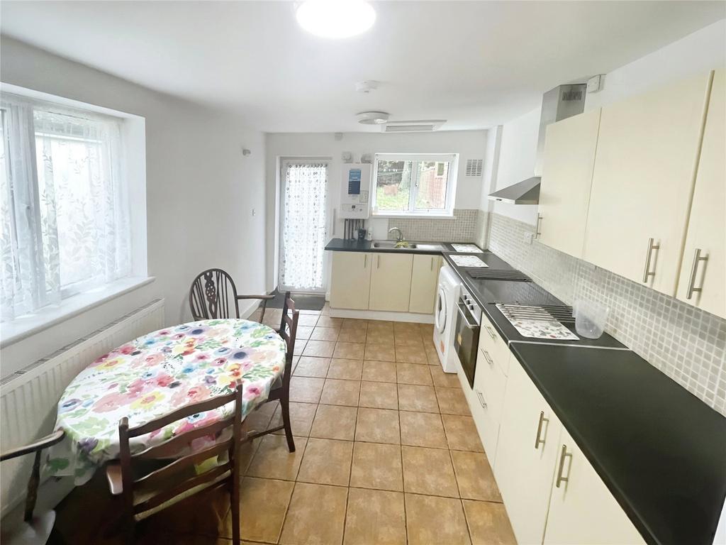 Parkfield Road, West Midlands WV4 3 bed terraced house to rent £900