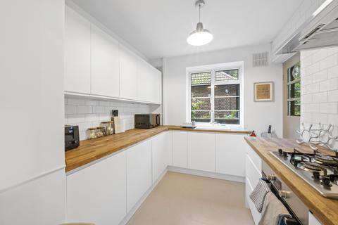 2 bedroom flat to rent, Limes Gardens, SW18