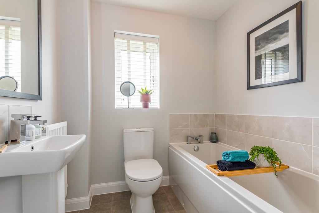 Inside view of the family bahtroom. Ellerton. 3...