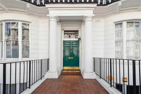 1 bedroom apartment to rent, Gloucester Terrace, London W2