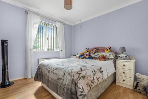 1 bedroom retirement property for sale, Octavia Way, Staines-upon-Thames, TW18