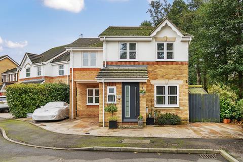 5 bedroom detached house for sale, Tarn Close, Farnborough GU14