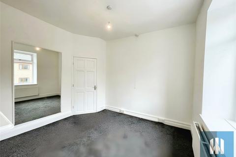 3 bedroom terraced house to rent, Wakefield Road, Huddersfield, HD5