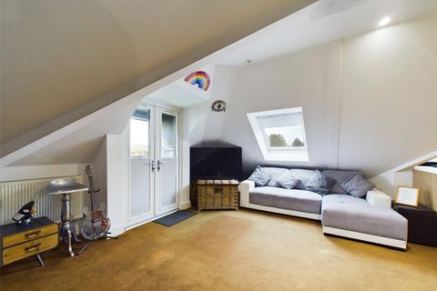 3 bedroom penthouse for sale, Lodge Lane, Romford RM5