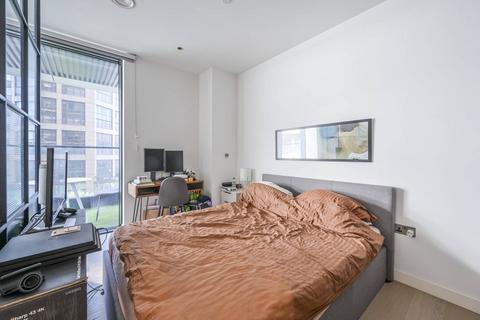 Studio to rent, Wardian London, Canary Wharf, London, E14