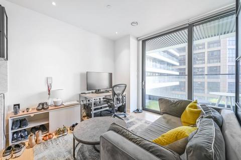 Studio to rent, Wardian London, Canary Wharf, London, E14