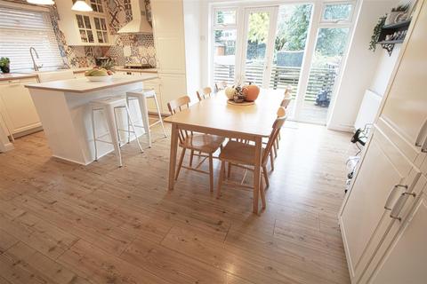 48 Hillside Road, Billericay, CM11 2BX