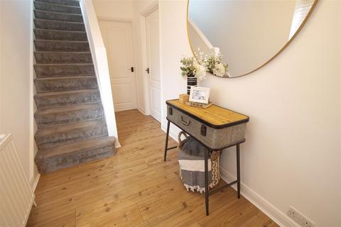 48 Hillside Road, Billericay, CM11 2BX